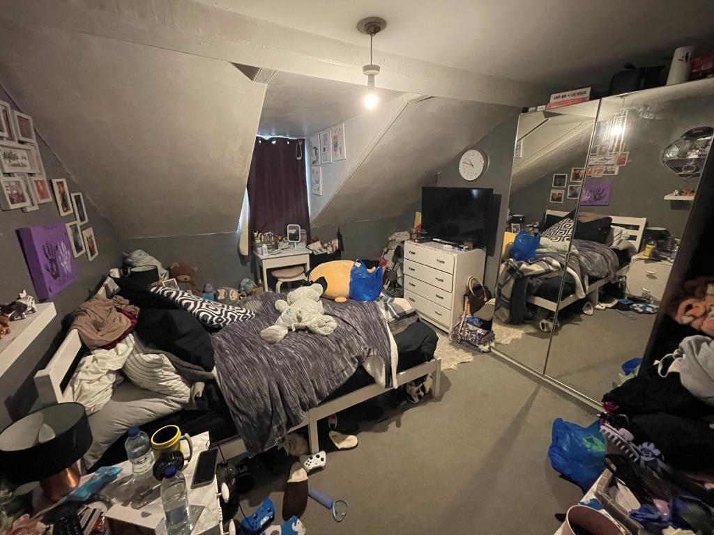 Lot: 104 - FREEHOLD MIXED-USE INVESTMENT - Bedroom